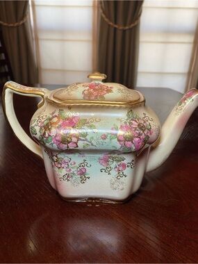 Lecot China Zapun Teapot Porcelain and Gold Gilt Victorian Era 1890-1910